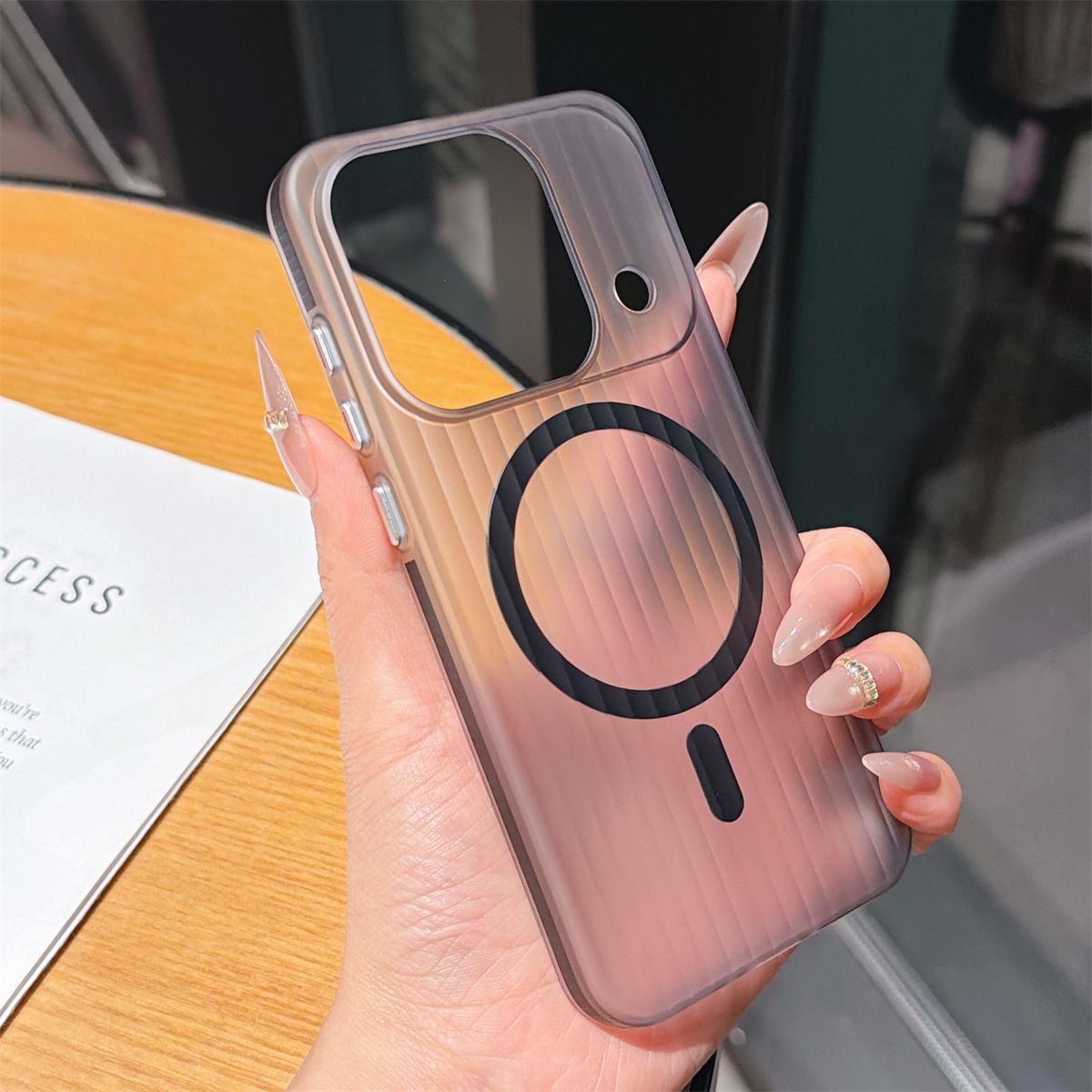 Luxury Ice Fog Corrugated Stri - đánh giá và giá Oppo Find X8